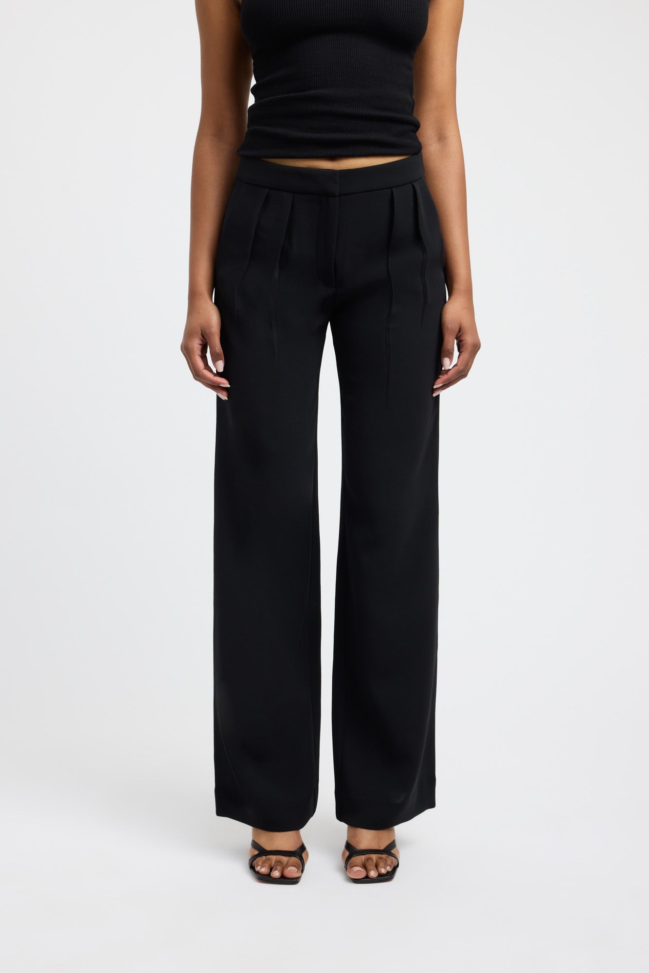 Juralle Low-Rise Tailored Pants | The Editor's Market